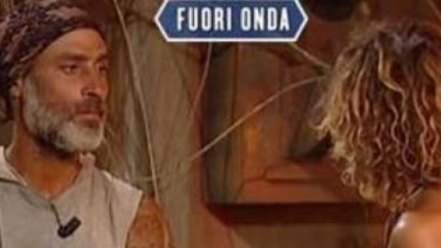 Eva Grimaldi e Raz Degan discutono