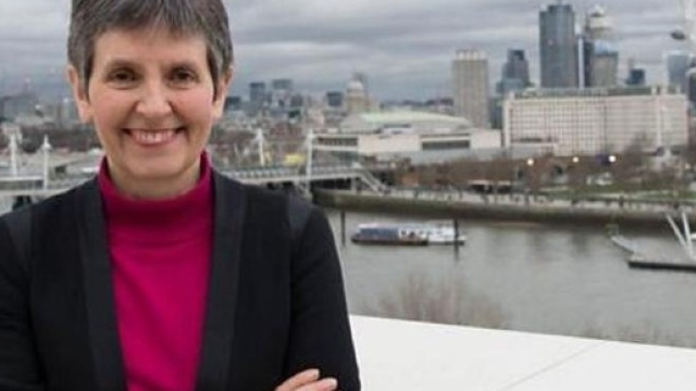 Sorridente e alla mano, questa londinese &egrave; la prima donna che dirige la celebre polizia di Scotland Yard.