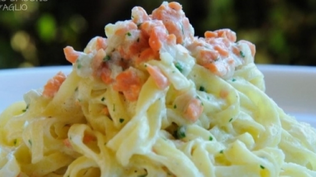 Tagliolini con panna e salmone di Luisanna Messeri