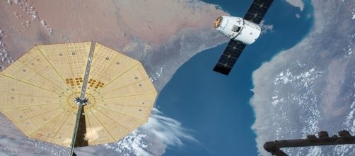 Space X cargo ship Dragon docking delayed (Wikimedia).