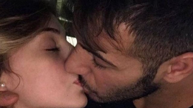 Aldo ha pubblicato una foto con Alessia.