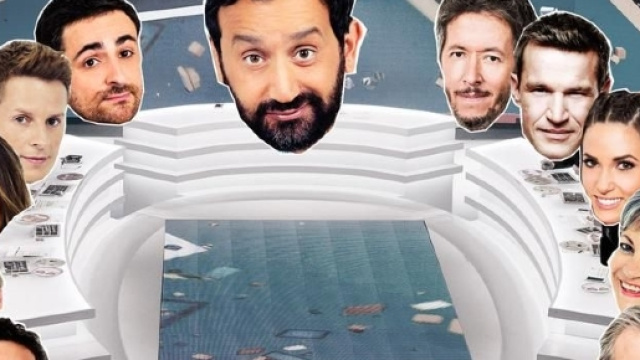 Touche pas &agrave; mon Poste : la table des chroniqueurs