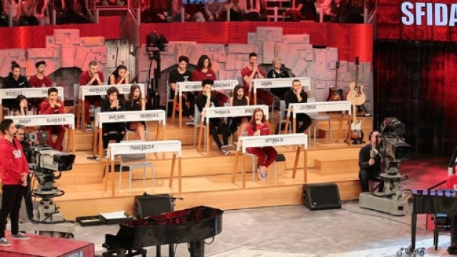 Amici 16 e Il Segreto replica oggi 25/2
