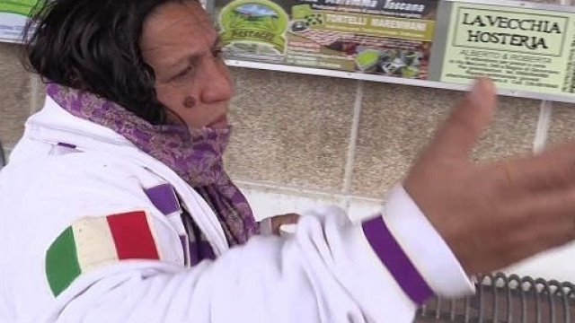 La donna Rom chiusa nel gabbiotto minimizza la portata dei fatti.