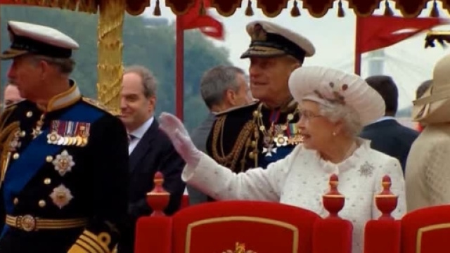 Regno Unito: Elisabetta II richiama tutti all'ordine - virgilio.it