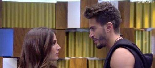 Tenso reencuentro entre la pareja