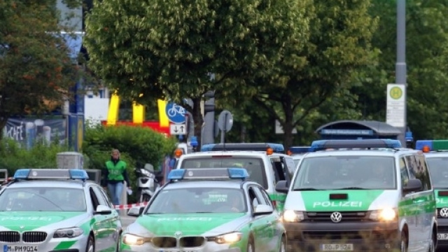 Allemagne : une voiture fonce dans la foule et fait un mort et ... - rtl.fr