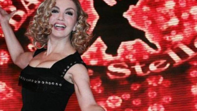 Ballando con le stelle 2017: nella prima puntata una concorrente scoppia in lacrime