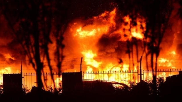 Crolla palazzo a Catania, un morto e feriti gravi.
