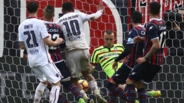 L'azione del gol dell'attaccante isolano, Joao Pedro.