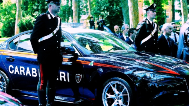 L'uomo &egrave; stato salvato grazie rapido intervento dei Carabinieri.