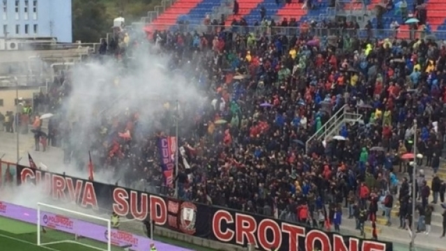 La curva sud "Giorgio Manzulli" - Crotone.