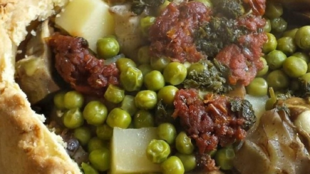 Panada di carne, piselli e patate