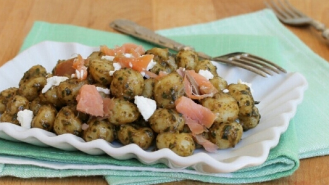 primo piatto rucola pesto e nocciole