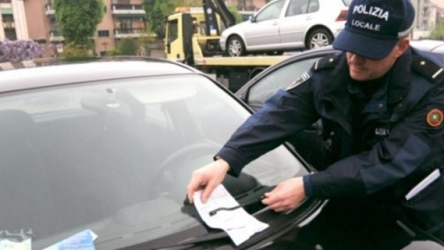 Una multa comminata dalla polizia locale.