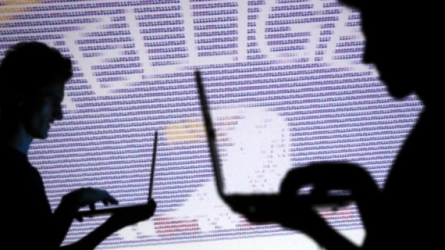 WikiLeaks: hacker della Cia possono spiare messaggi WhatsApp e TV