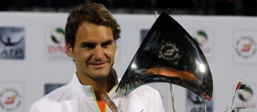 Roger Federer holding the Dubai Open Title after winning the event in 2015 &ndash; NDTV ... - ndtv.com (Taken from BN Library)