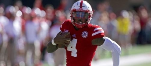 Tommy Armstrong carted off field after hitting head on turf ... - sportsnaut.com