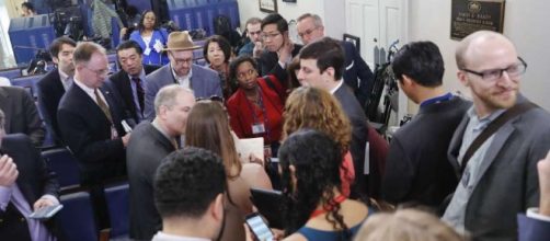 White House bars major news outlets from informal briefing - SFGate - sfgate.com