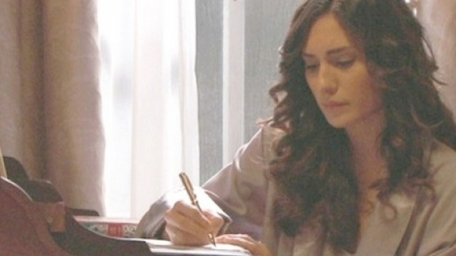 Camila Valdesalce scrive delle lettere ad una sua amica