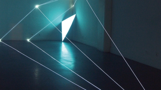 Carlo Bernardini, Spazio Permeabile, 2009, Installazione in fibre ottiche e superficie elettroluminescente. New York