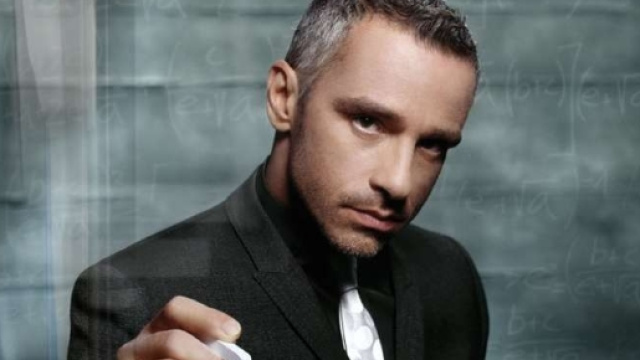 Eros Ramazzotti operato di rizoartrosi