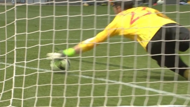 Maggio 2015: uno dei tanti episodi arbitrali contestati in Sassuolo-Milan 3-2