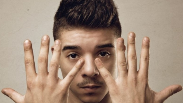 Moreno Donadoni &egrave; stato accusato di molestie sessuali.