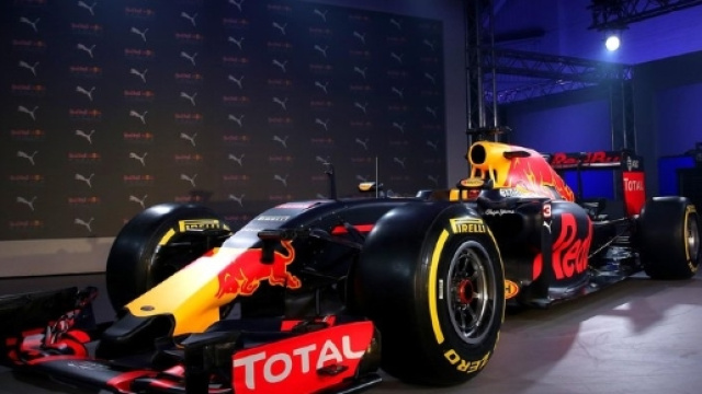 Red Bull svela al grande pubblico la sua RB13