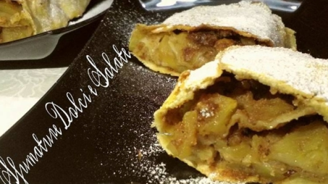 Ricette Strudel di mele ricetta presa da giallo zafferano.