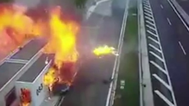 Grecia, Porsche contro Peugeot: il video