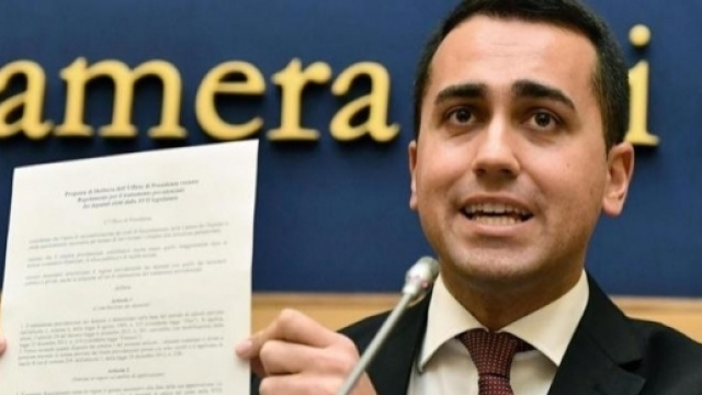 La proposta di delibera presentata dal M5S per il taglio delle pensioni parlamentari