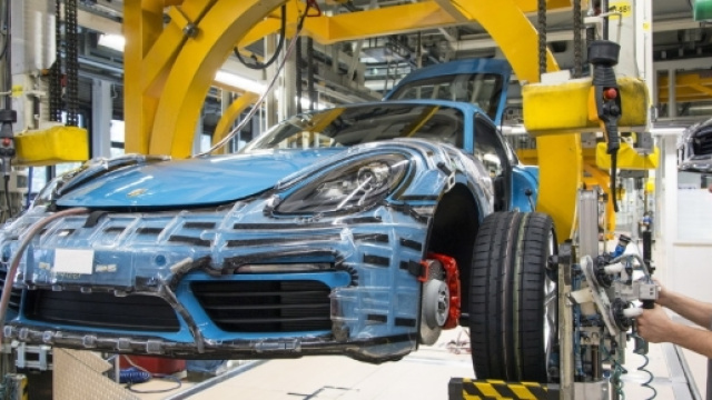 Porsche 718 Cayman, partita la produzione a Zuffenhausen [FOTO] - motorionline.com