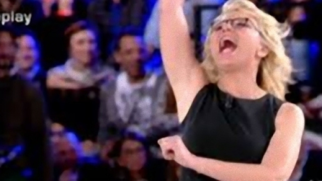 Una bella notizia rende felice Maria De Filippi.