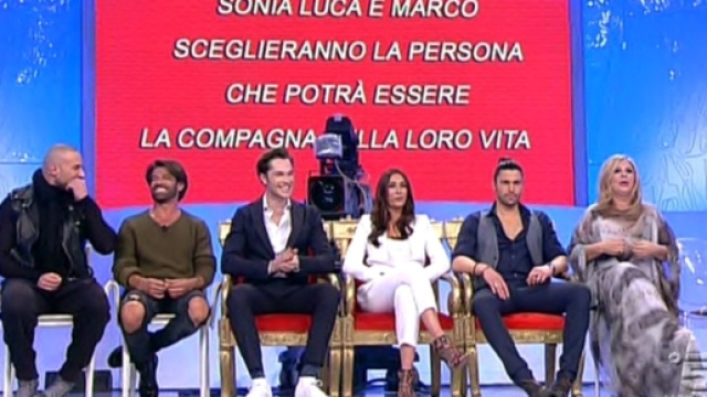 Uomini e Donne | Trono classico | Puntata 20 febbraio 2017 - gossipblog.it