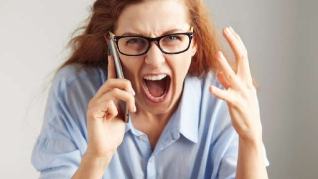 Viene bocciato e invia email a prof: sospeso per 3 mesi