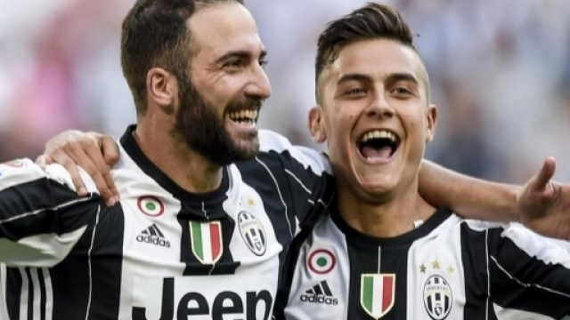 Voti Juventus-Napoli 3-1 Gazzetta dello Sport Coppa Italia: tango argentino Higuain-Dybala dopo il vantaggio di Callejon - foto eurosport.com