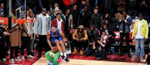 Aaron Gordon en pleno vuelo en la edici&oacute;n del a&ntilde;o pasado (v&iacute;a HoopsHype)
