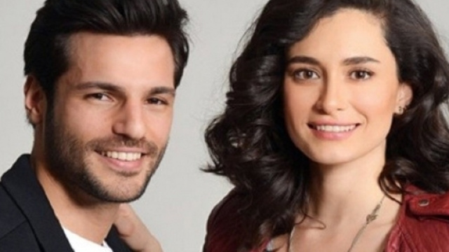 Hande Dogandemir e Serkan Cayoglu in "Love of my life"