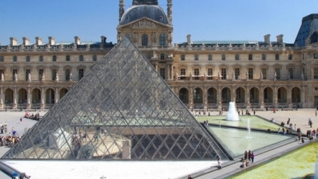 Il Louvre riapre oggi dopo il tentato attentato terroristico.