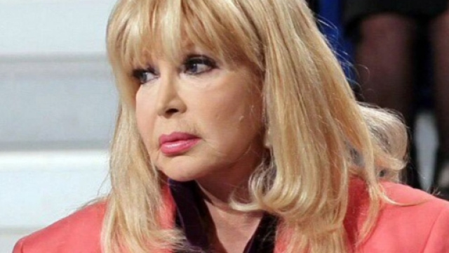 Isabella Biagini ha paura: chi ha dato fuoco al suo appartamento?