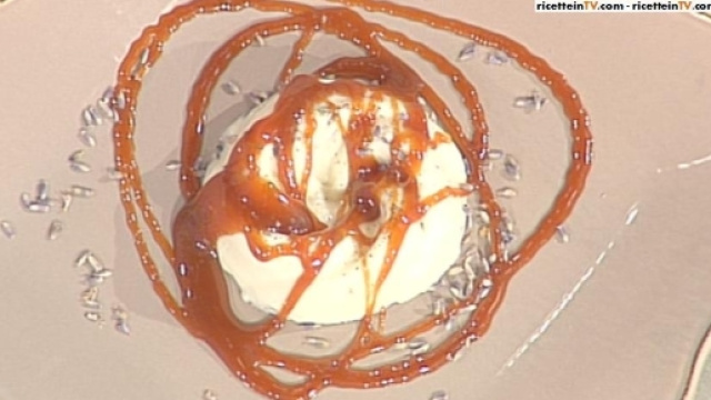 La prova del cuoco | Ricetta panna cotta al caramello di Ambra Romani - ricetteintv.com