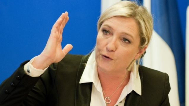 Marine Le Pen: con me Francia fuori da UE e Nato: programma politico presentato in comizio a Lione