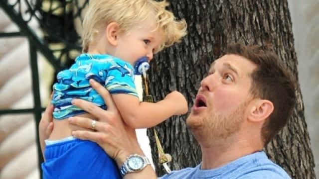 Noah: il figlio di Michael Bubl&eacute; sta molto meglio - superstarz.com
