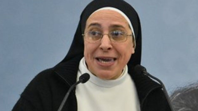 Suor Lucia Caram mette in discussione la verginit&agrave; di Maria.