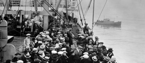 NIAID, immigrants, circa. 1900 pixabay.com, cc