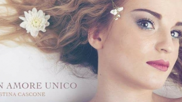 Cristina Cascone e ''Un Amore Unico'': questa &egrave; la copertina del singolo.