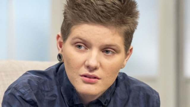 Hayden Cross enceint de son premier enfant