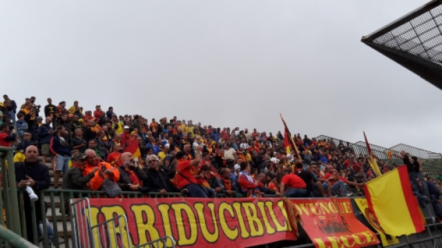 I tifosi giallorossi nella trasferta di Melfi.