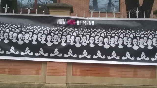 Lo striscione che simboleggia il movimento all'entrata della sede universitaria dove si &egrave; svolta l'assemblea nazionale